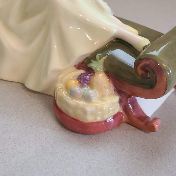 Royal Doulton Porcelain Figurine ~ “At Ease” ~ HN 2473 - Picture 7 of 13